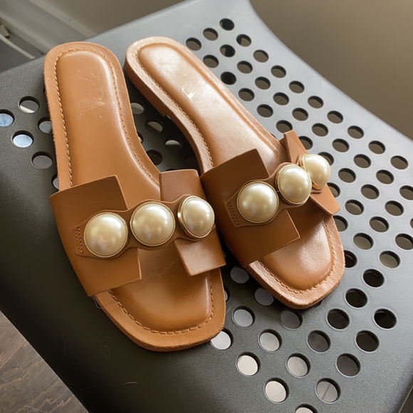 slippers - Picture 2 of 3